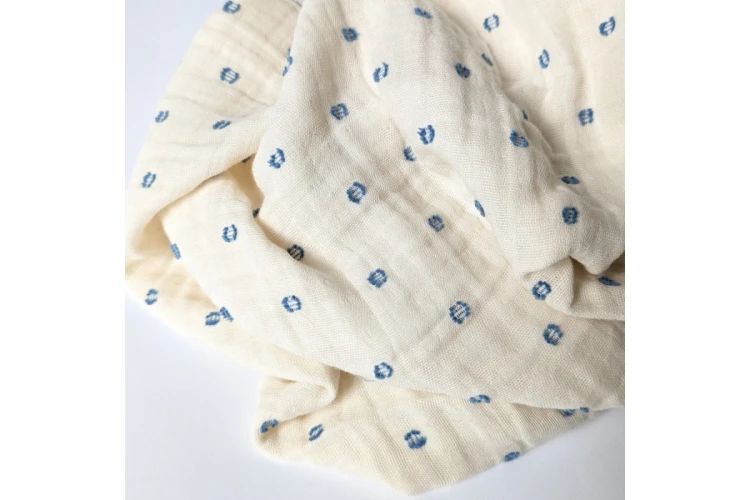 muslin bawełniany w błękitne kropki